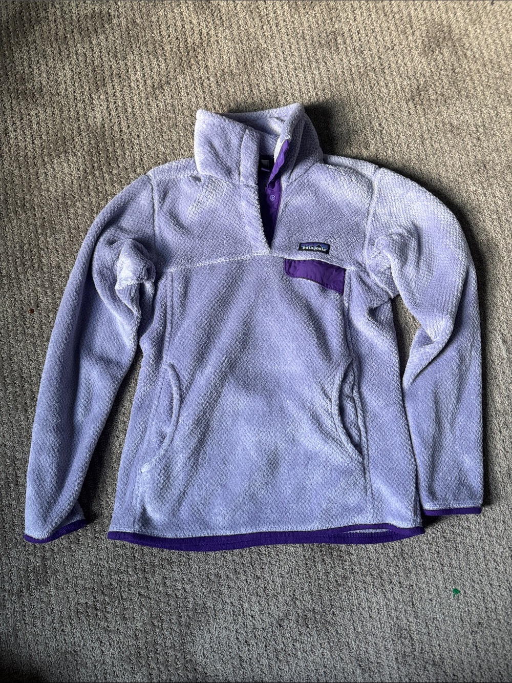 Patagonia Lavender and Purple Pull-Over Fleece Sweatshirt